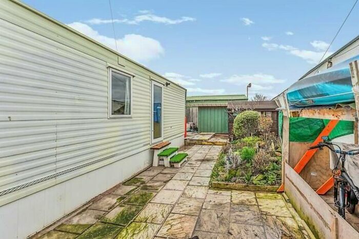 2 Bedroom Park Home To Rent In Park Lane, Wirral, CH47