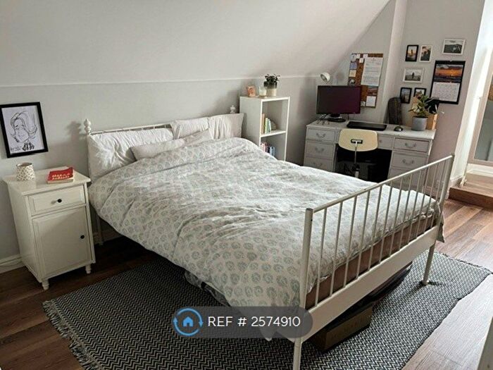 2 Bedroom Flat To Rent In Stanwell Road, Penarth, CF64