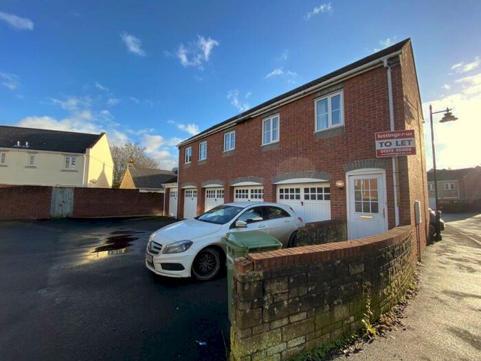 2 Bedroom Flat To Rent In Henley Way, Frome, Somerset, BA11