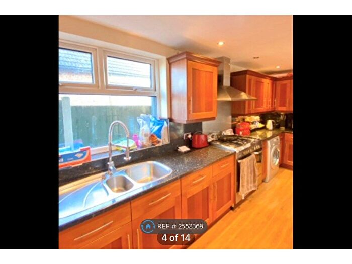 4 Bedroom Semi-Detached House To Rent In Lodge Lane, Romford, RM5