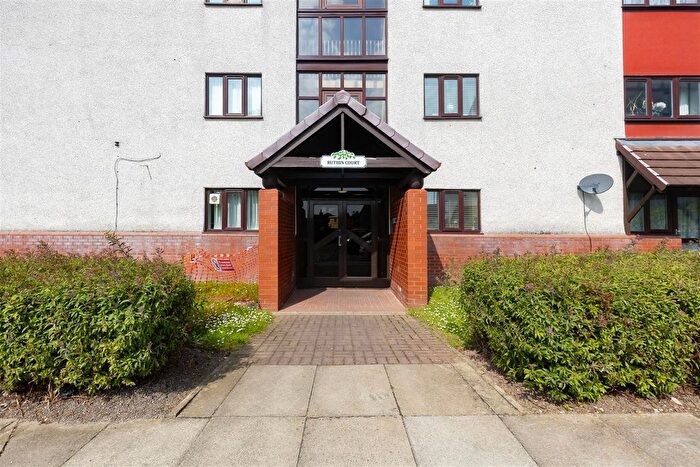 2 Bedroom Flat For Sale In Dunbar Road, Ingol, Preston, PR2
