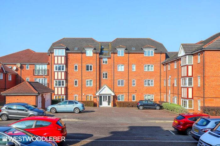 2 Bedroom Flat To Rent In Ottawa Court, Broxbourne, EN10