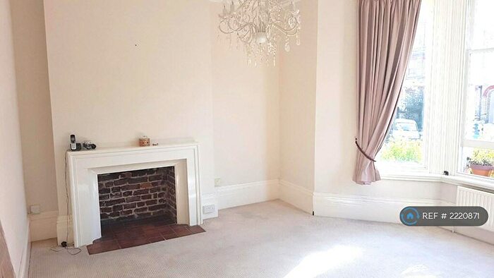 1 Bedroom Flat To Rent In Clarendon Villas, Hove, BN3