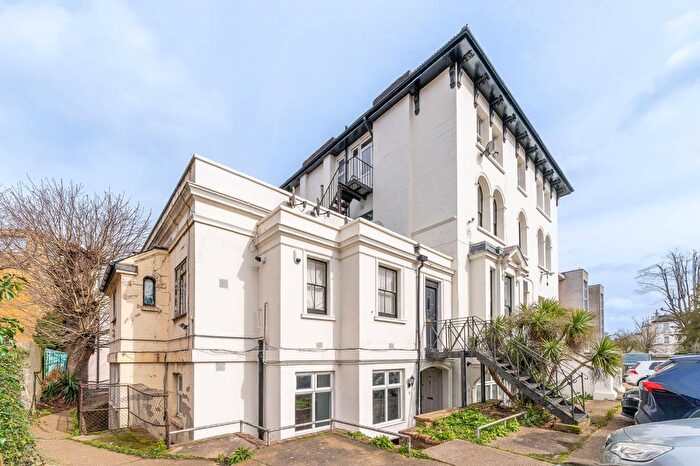 2 Bedroom Flat To Rent In Lower Addiscombe Road, East Croydon, Croydon, CR0