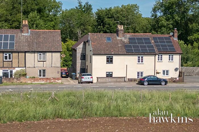 4 Bedroom Semi-Detached House For Sale In Royal Wootton Bassett, SN4