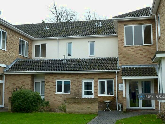 2 Bedroom Flat To Rent In Keswick Hall, Norwich, NR4