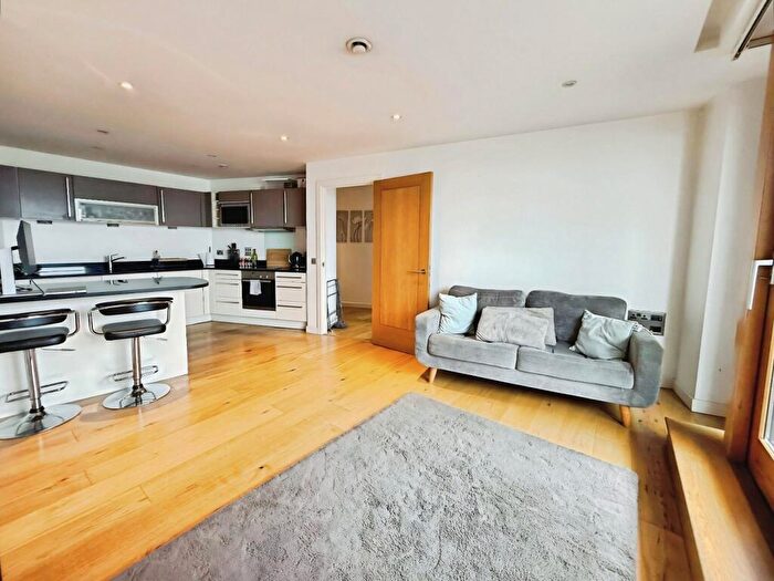 2 Bedroom Flat To Rent In Wharf Approach, Leeds, West Yorkshire, LS1