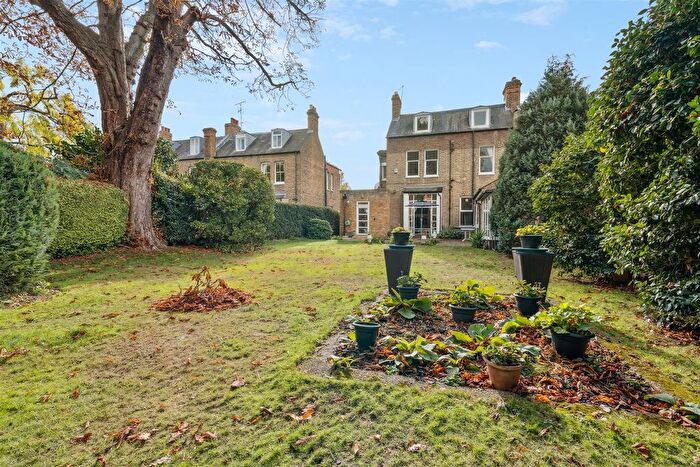 6 Bedroom Semi-Detached House For Sale In Burlington Gardens, London, W4