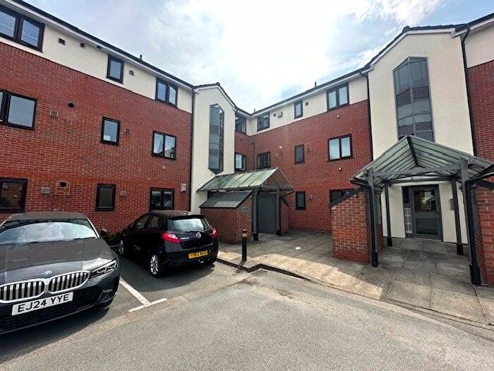 2 Bedroom Flat To Rent In Dean Court, Town Centre, Bolton, BL1