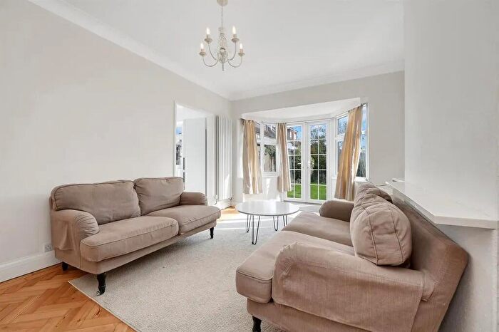 3 Bedroom Semi-Detached House To Rent In Willow Way, Finchley, London, Greater London, N3
