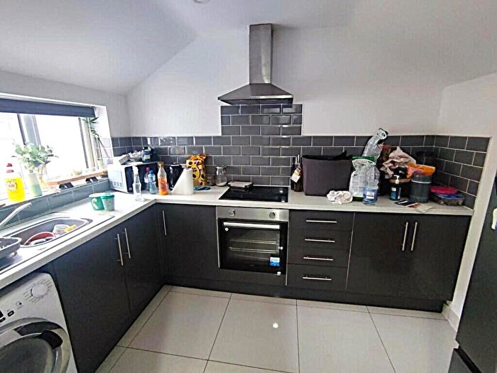 2 Bedroom Maisonette To Rent In Ninian Park Road, Cardiff(City), CF11