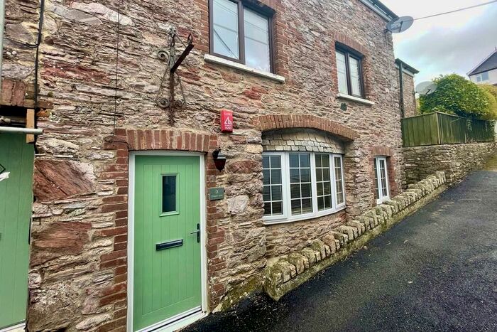 2 Bedroom Ground Flat To Rent In Yealmpton, Devon, PL8
