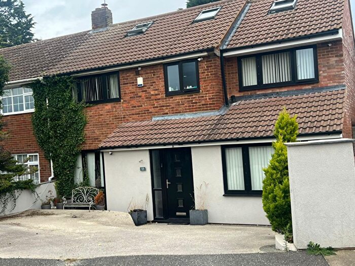 5 Bedroom Semi-Detached House To Rent In Swasedale Road, Luton, LU3