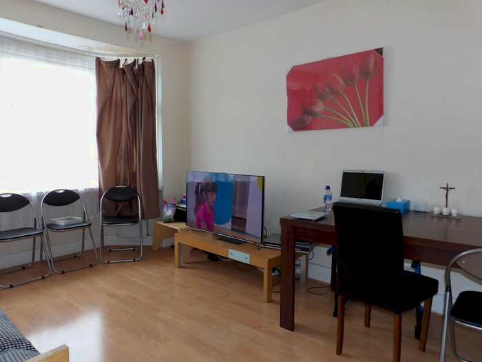 1 Bedroom Flat To Rent In Bulstrode Avenue, Hounslow, Middlesex, TW3