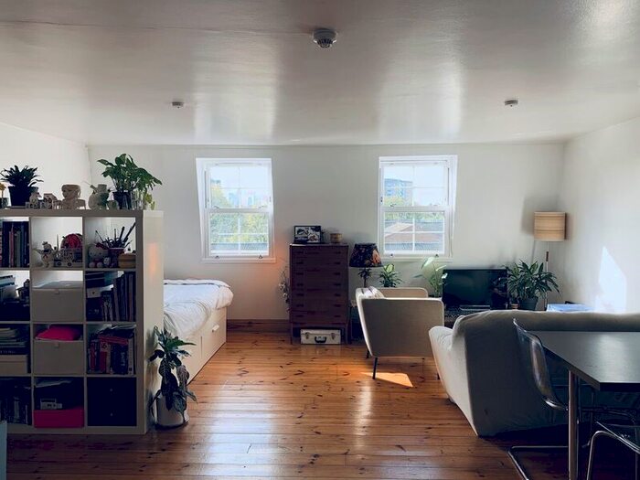 Studio To Rent In Amhurst Road, London, E8