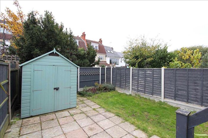 2 Bedroom Apartment To Rent In Dawlish Drive, Leigh On Sea, SS9