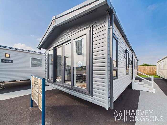 2 Bedroom Park Home For Sale In Arbor Lane, Pakefield, NR33