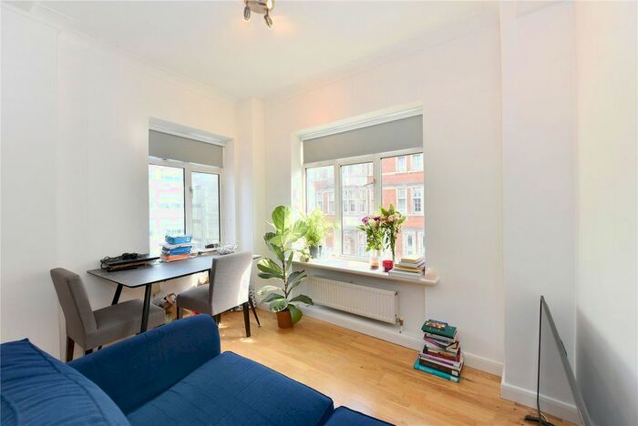 Studio To Rent In Warren Court, - Euston Road, Fitzrovia, London, NW1