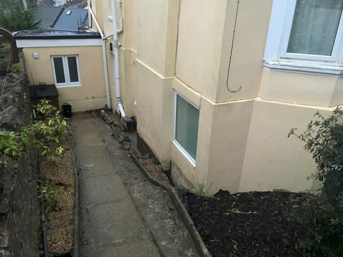3 Bedroom Flat To Rent In Thurlow Road, Torquay, TQ1