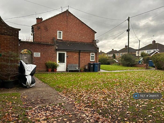 2 Bedroom Flat To Rent In Plantation Road, Amersham, HP6