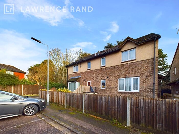 1 Bedroom Detached House For Sale In Sedley Grove, Uxbridge, UB9
