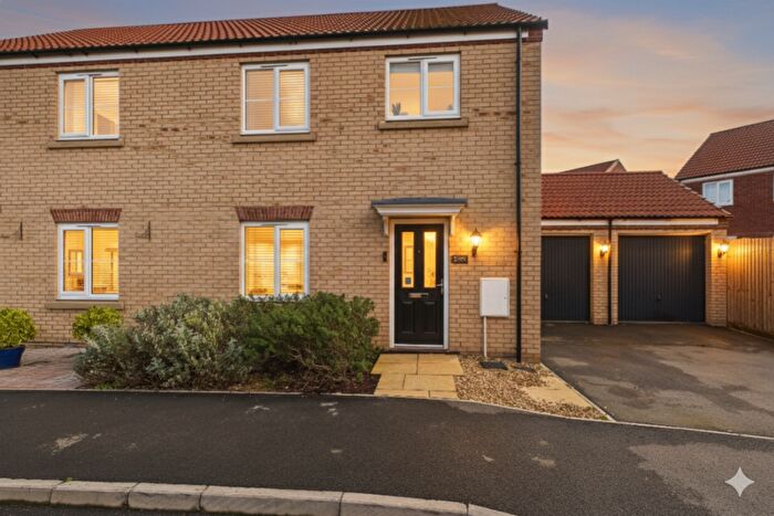 3 Bedroom Semi-Detached House For Sale In Perth Close, Bourne, Lincolnshire, PE10