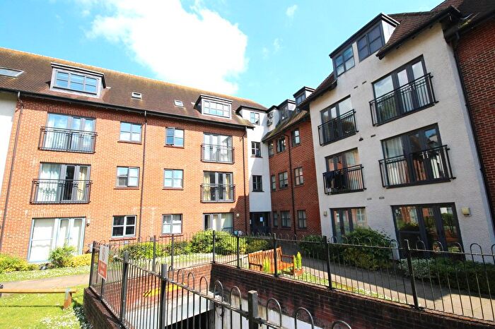 2 Bedroom Flat For Sale In Dunkerley Court, Birds Hill, Letchworth Garden City, SG6