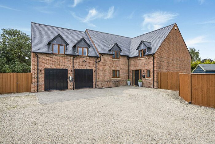 5 Bedroom Detached House For Sale In Warren Hill, Stadhampton, OX44