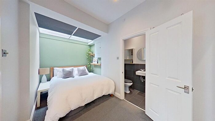 1 Bedroom Flat For Sale In Franche Court Road, London, SW17