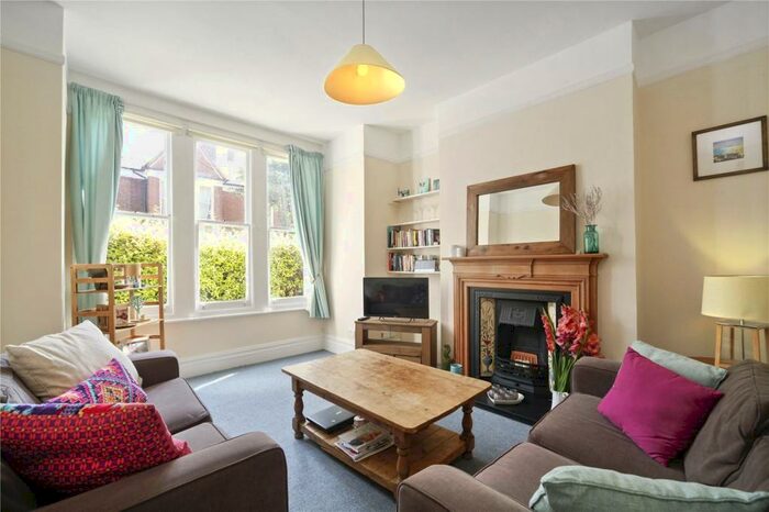 2 Bedroom Apartment To Rent In Beira Street, London, SW12