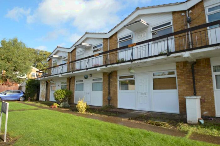 1 Bedroom Maisonette To Rent In Row Town, KT15
