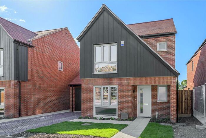 3 Bedroom Detached House To Rent In Fishwicke Road, Winchester, SO22