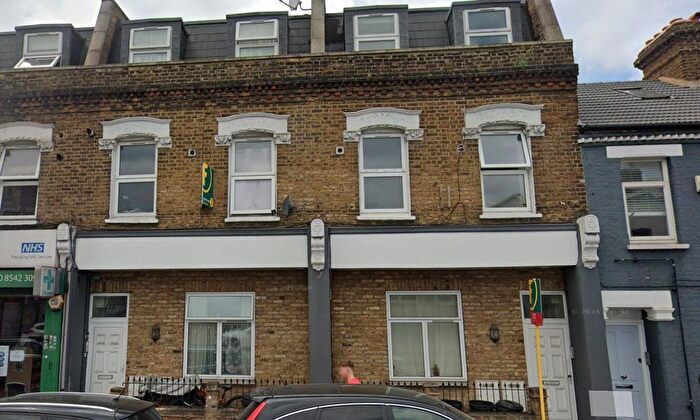 2 Bedroom Flat To Rent In Haydons Road, London, SW19