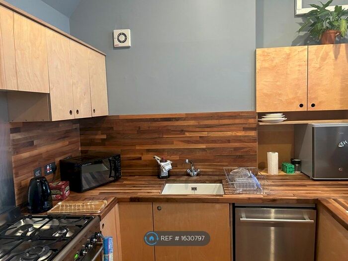 2 Bedroom Flat To Rent In Priory Grove School, London, SW8