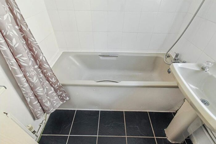 2 Bedroom Bungalow To Rent In Nicholas Road, Bramcote, Nottingham, NG9