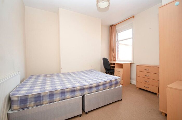 5 Bedroom Terraced House For Sale In Broadlands Road, Southampton, SO17
