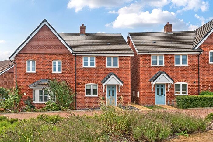 3 Bedroom Semi-Detached House For Sale In Hops Drive, Badshot Lea, Farnham, Surrey, GU9