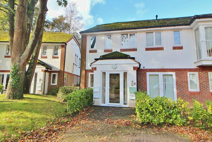 2 Bedroom Flat For Sale In The Spinney, Denmead, Waterlooville, PO7