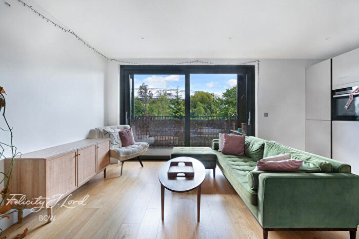 1 Bedroom Apartment For Sale In Navigators Walk, London, E3