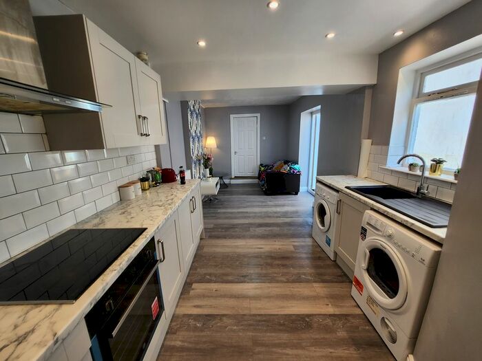 6 Bedroom Terraced House To Rent In Wyeverne Road, Cardiff, CF24