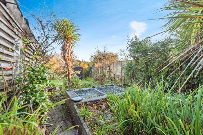 2 Bedroom Bungalow For Sale In Boscombe Road, Worcester Park, KT4