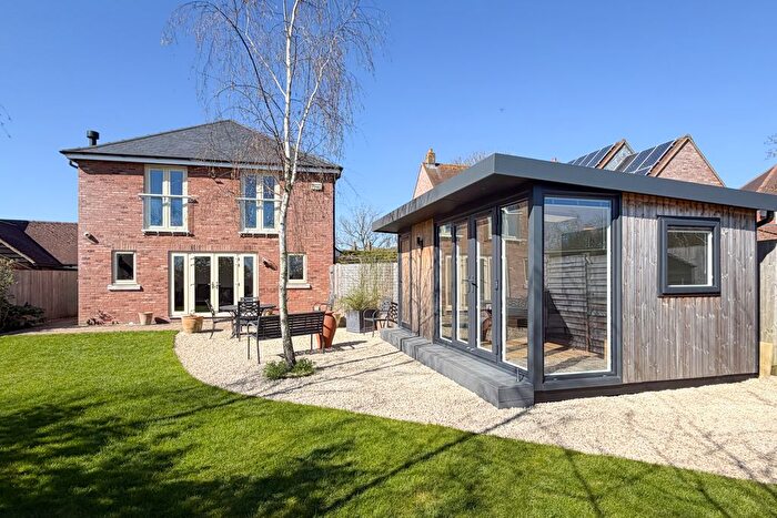 4 Bedroom Detached House For Sale In Manor Road, Oakley, HP18