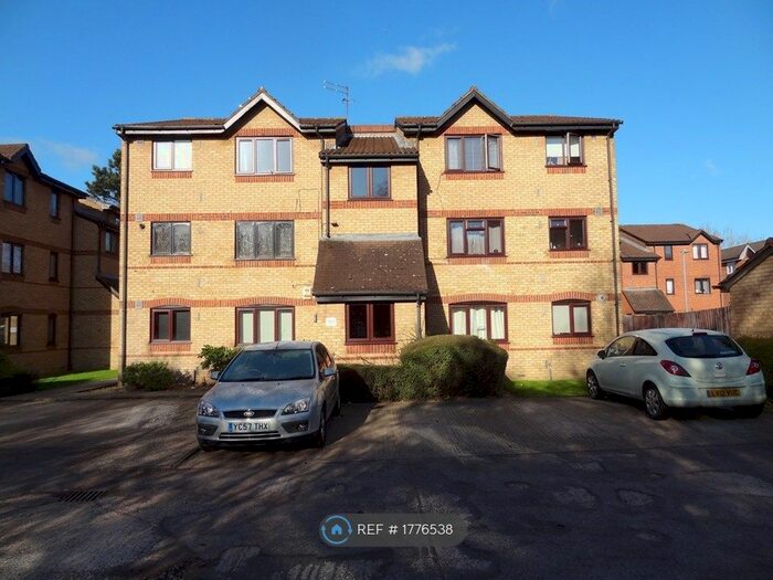 1 Bedroom Flat To Rent In Courtlands Close, Watford, WD24
