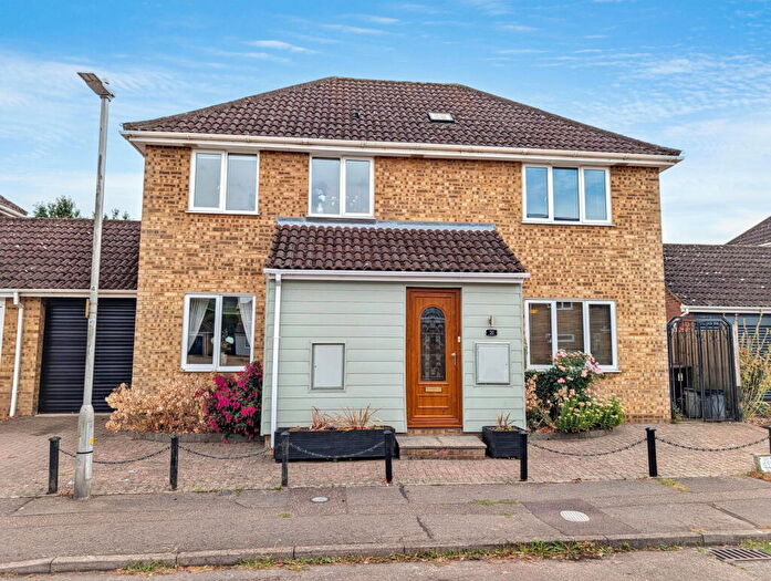 4 Bedroom Link Detached House For Sale In Jefferson Close, Colchester, CO3