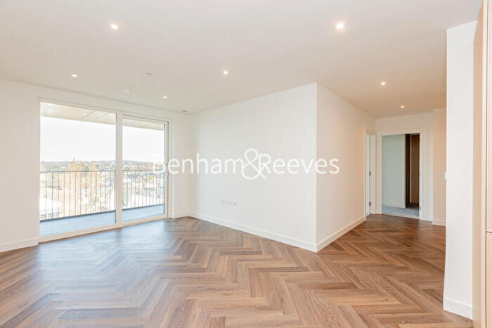2 Bedroom Apartment To Rent In Henshaw Parade, Hendon, NW9