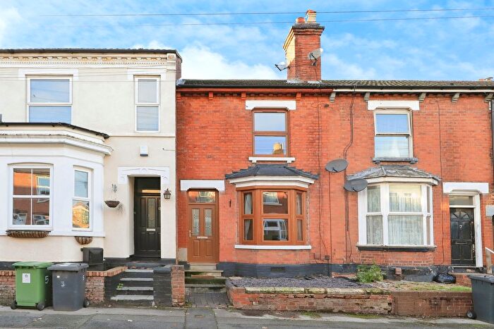 2 Bedroom Terraced House For Sale In Haden Hill, Wolverhampton, WV3