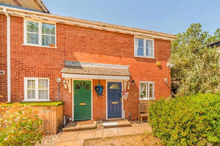 2 Bedroom House To Rent In Livesey Close, Kingston Upon Thames, KT1