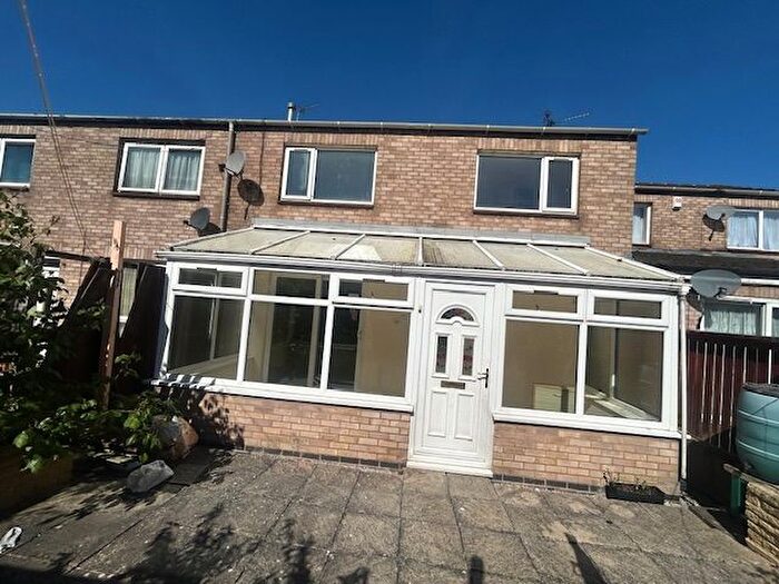 3 Bedroom Town House To Rent In Mereworth Close, Leicester, LE5