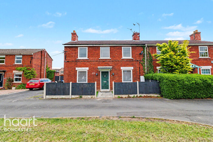 3 Bedroom Semi-Detached House For Sale In Rainford Square, Doncaster, DN3