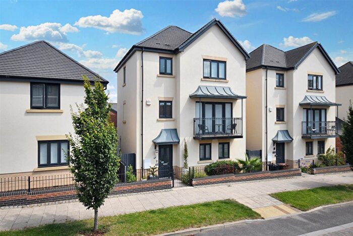 4 Bedroom Detached House For Sale In The Avenue, Priors Hall Park, NN17